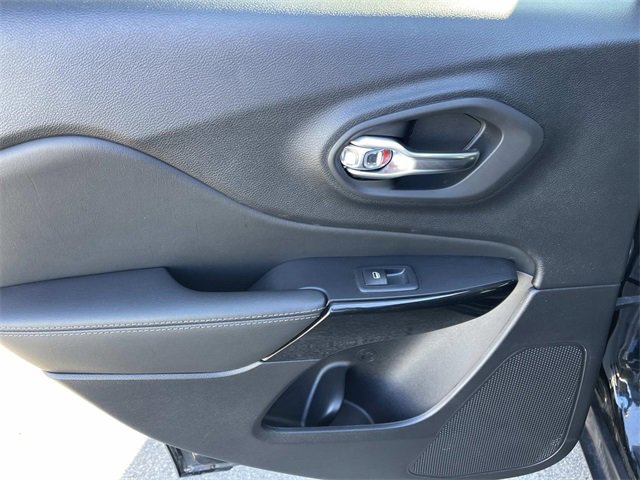 Used 2023 Jeep Cherokee Altitude Lux image 19