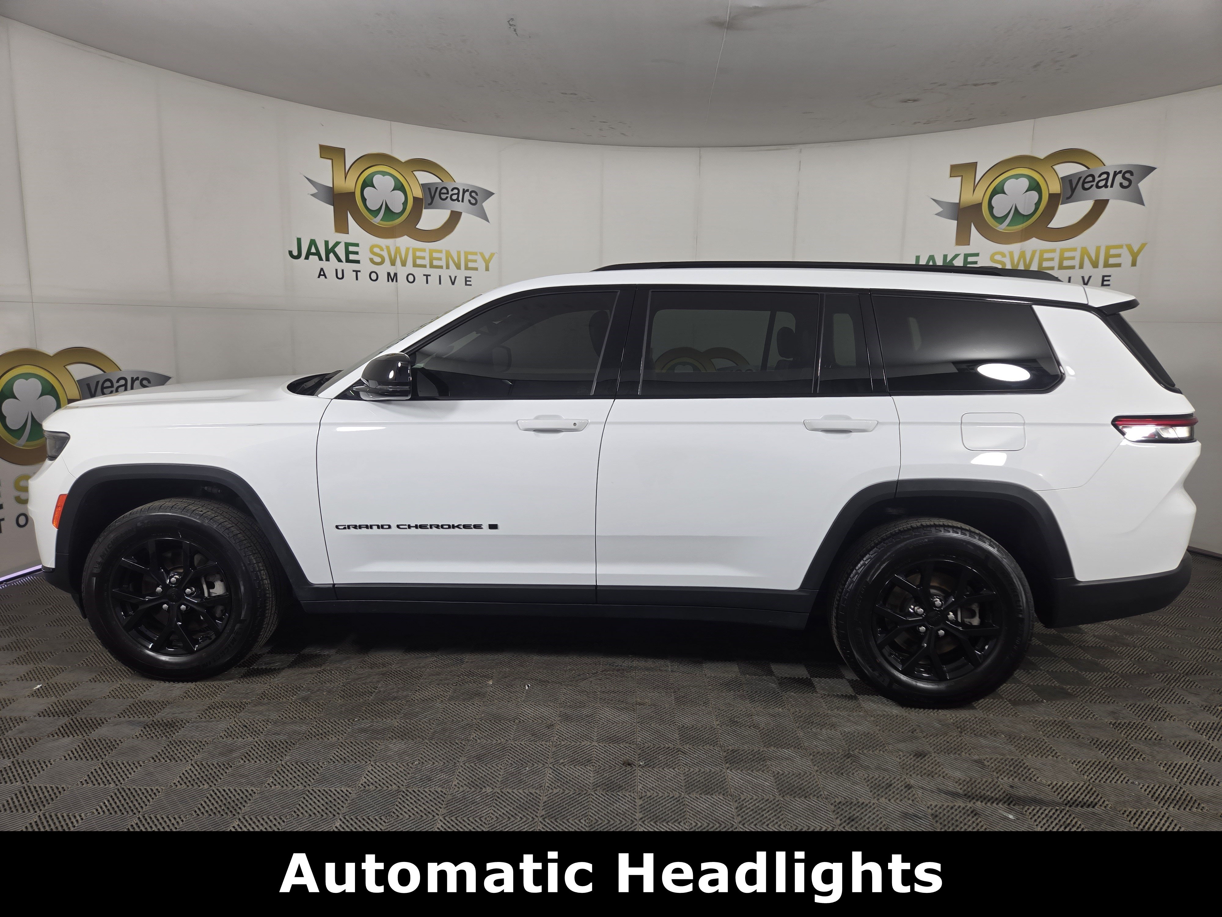 Used 2024 Jeep Grand Cherokee L Altitude AWD/4WD image 6
