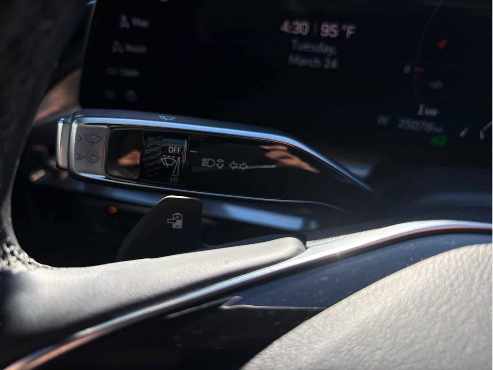 Used 2024 Cadillac Lyriq Luxury image 25