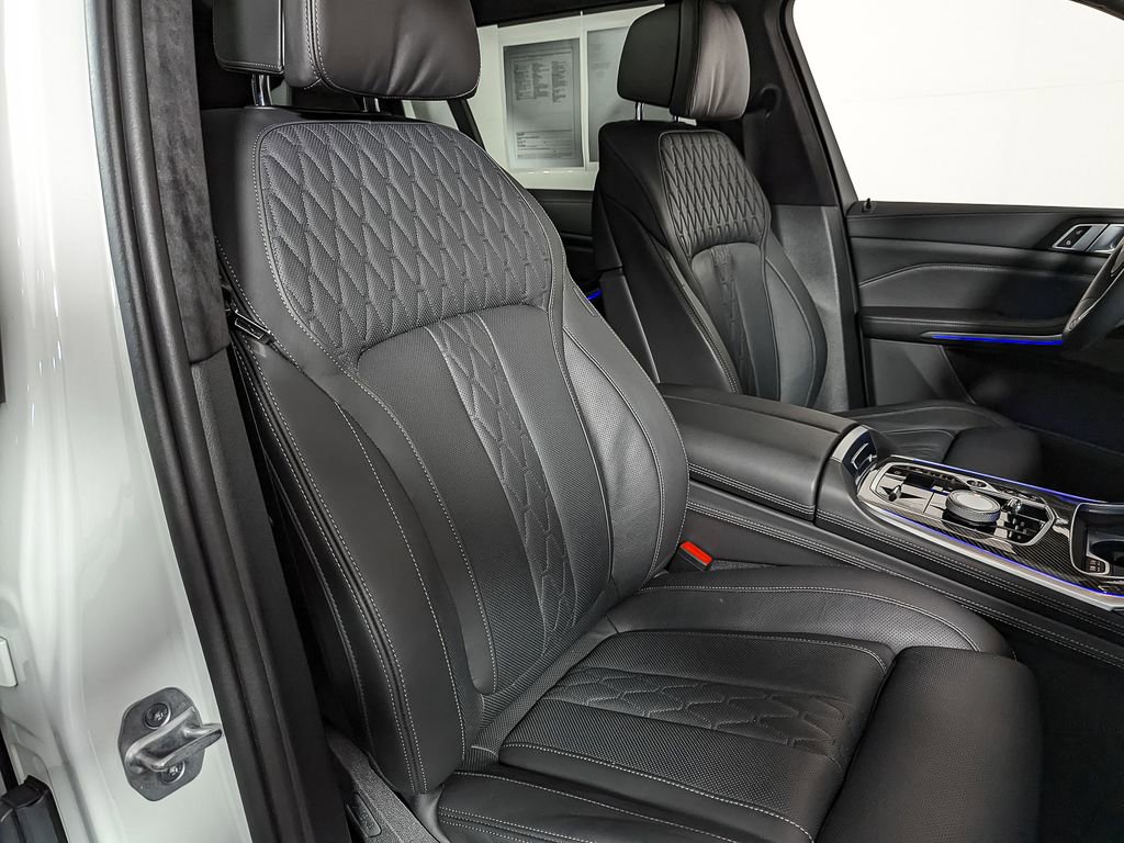 Certified 2025 BMW X7 M60i image 34