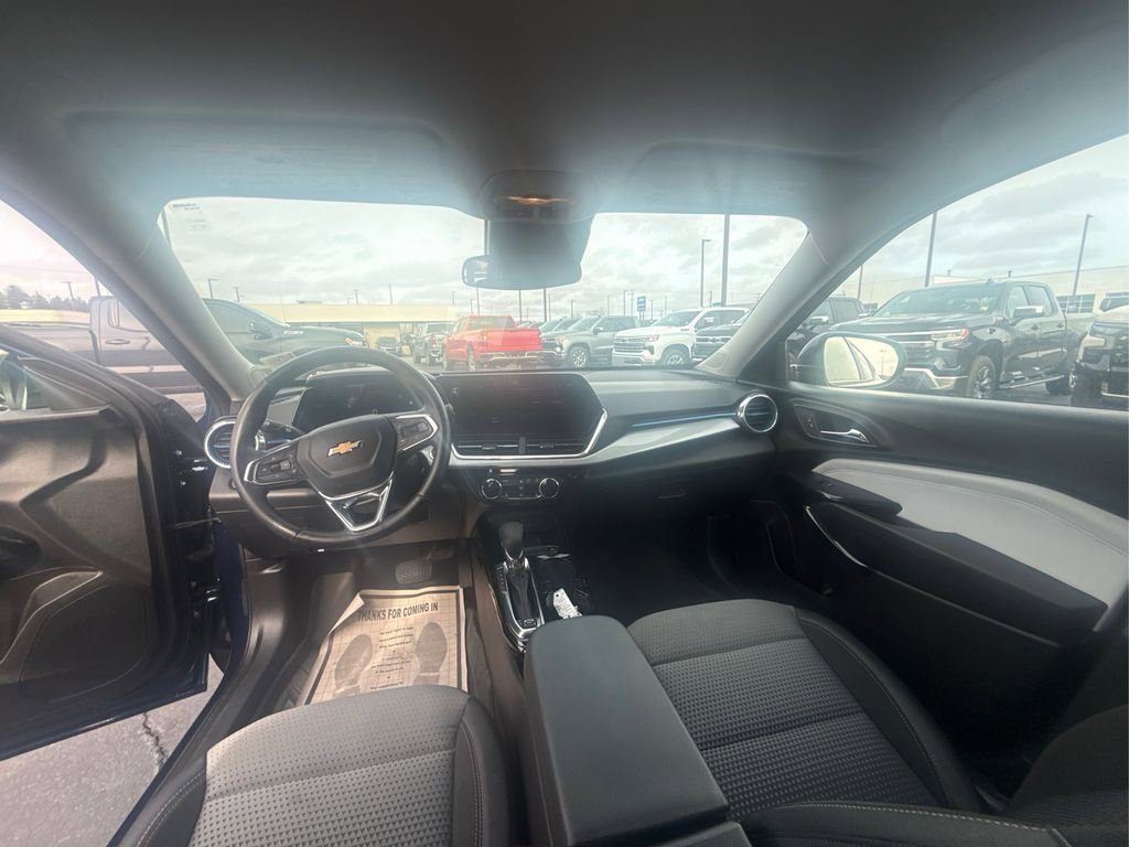Used 2024 Chevrolet Trax LT w/ Driver Confidence Package FWD image 23