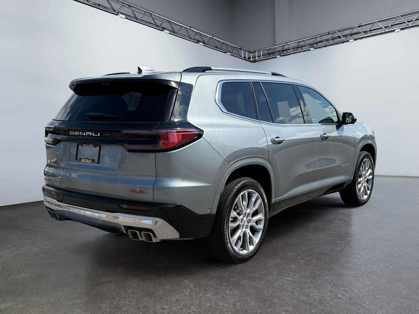 Used 2026 GMC Acadia Denali w/ Super Cruise Package image 3