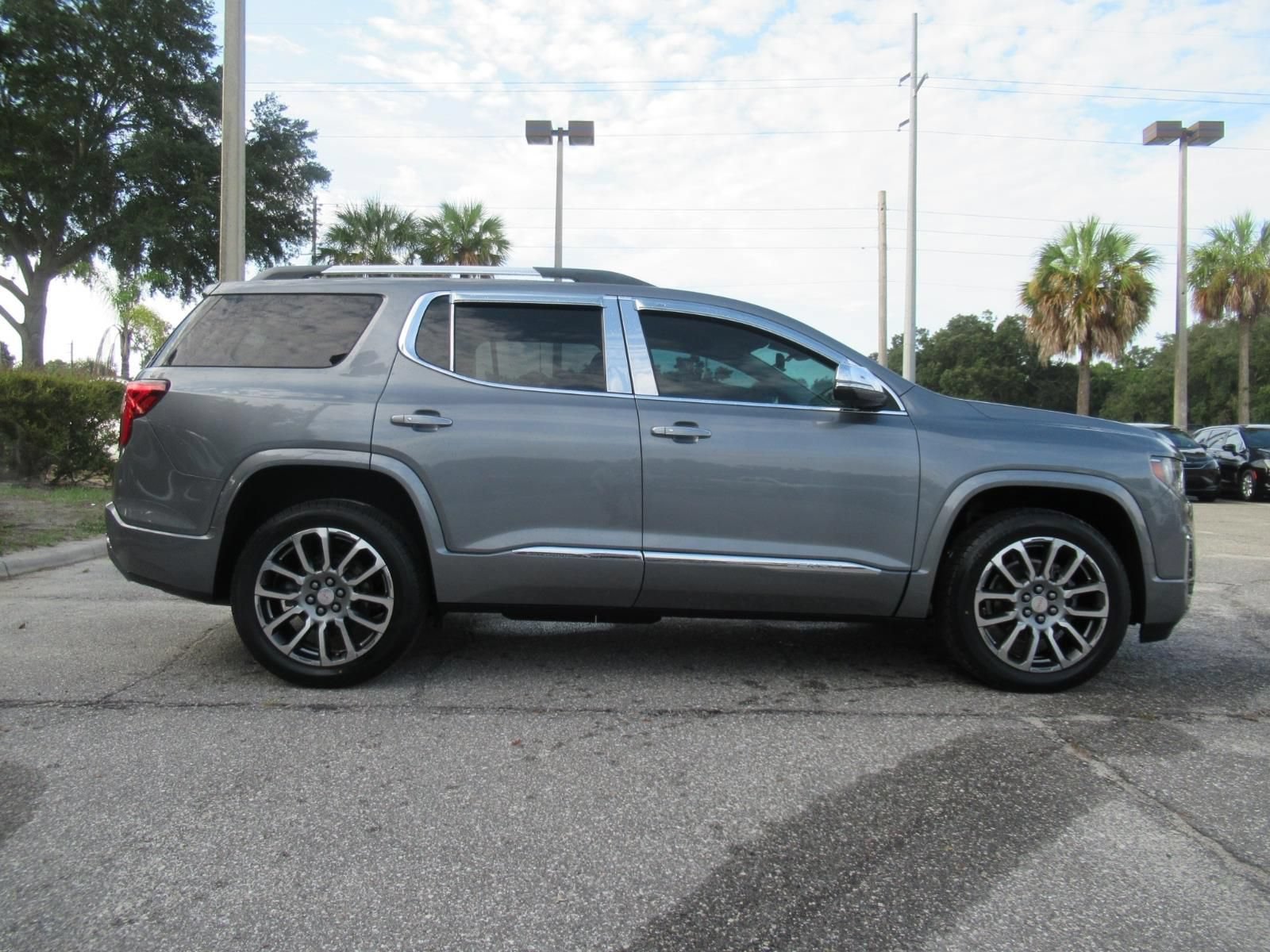 Used 2021 GMC Acadia Denali w/ Denali Technology Package FWD image 2
