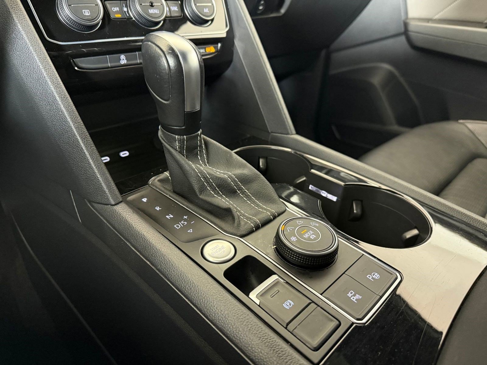 Used 2023 Volkswagen Atlas Cross Sport SEL Premium R-Line AWD/4WD image 18