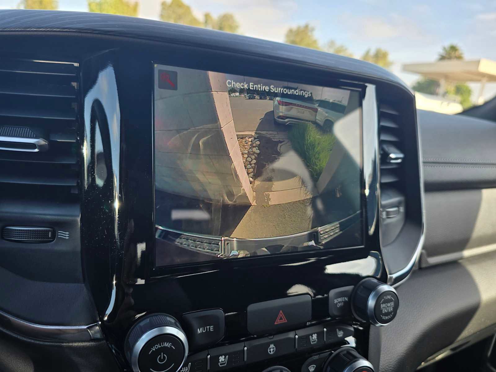Used 2024 RAM 1500 Laramie AWD/4WD image 27