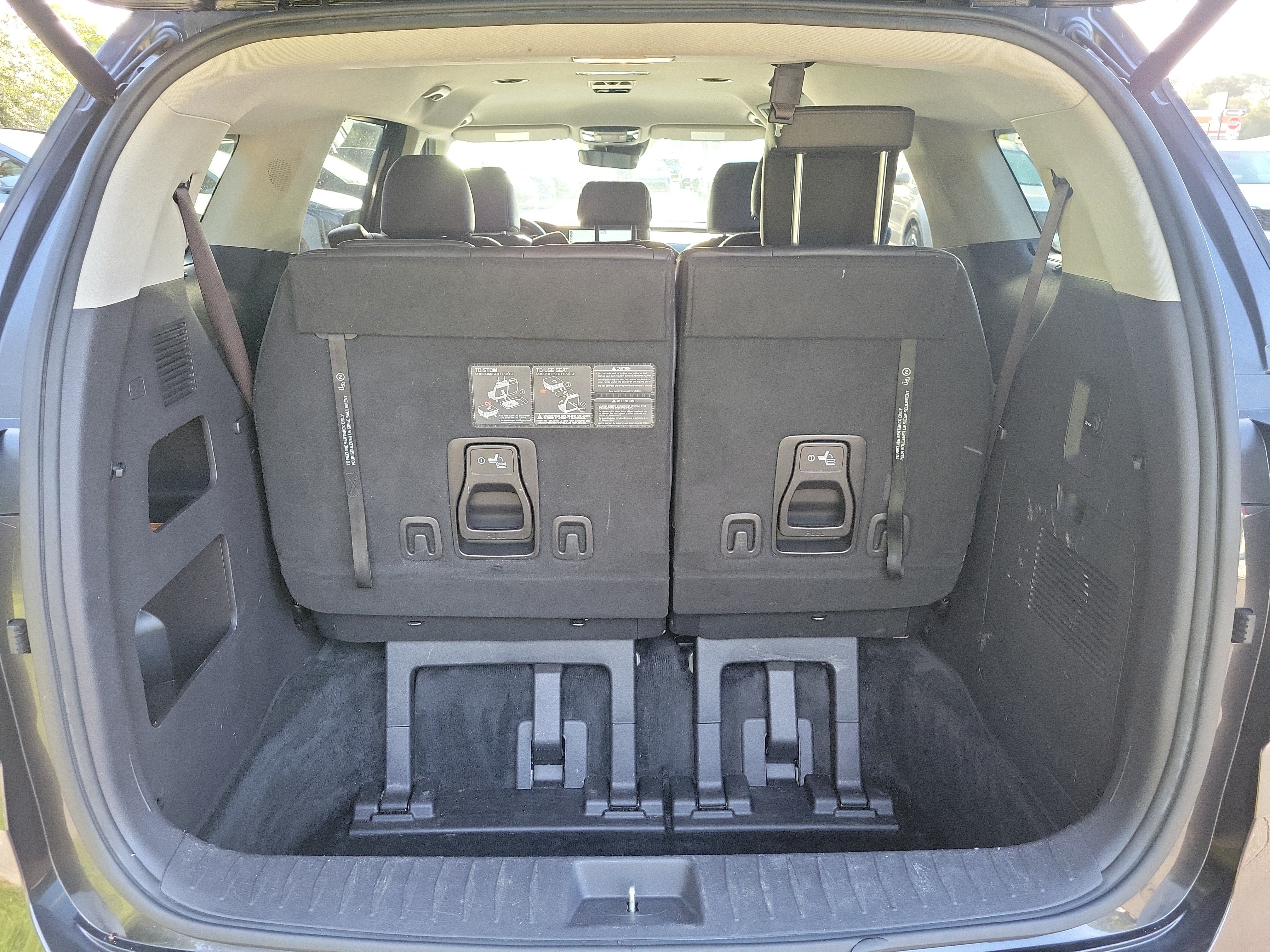 Used 2022 Kia Carnival EX FWD image 13