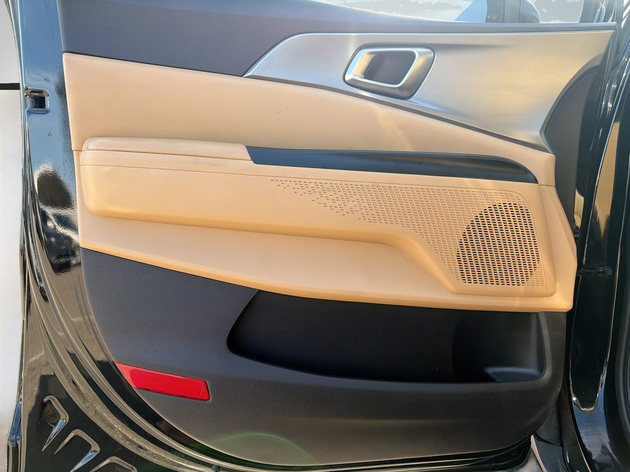 Used 2023 Kia Carnival LX image 22