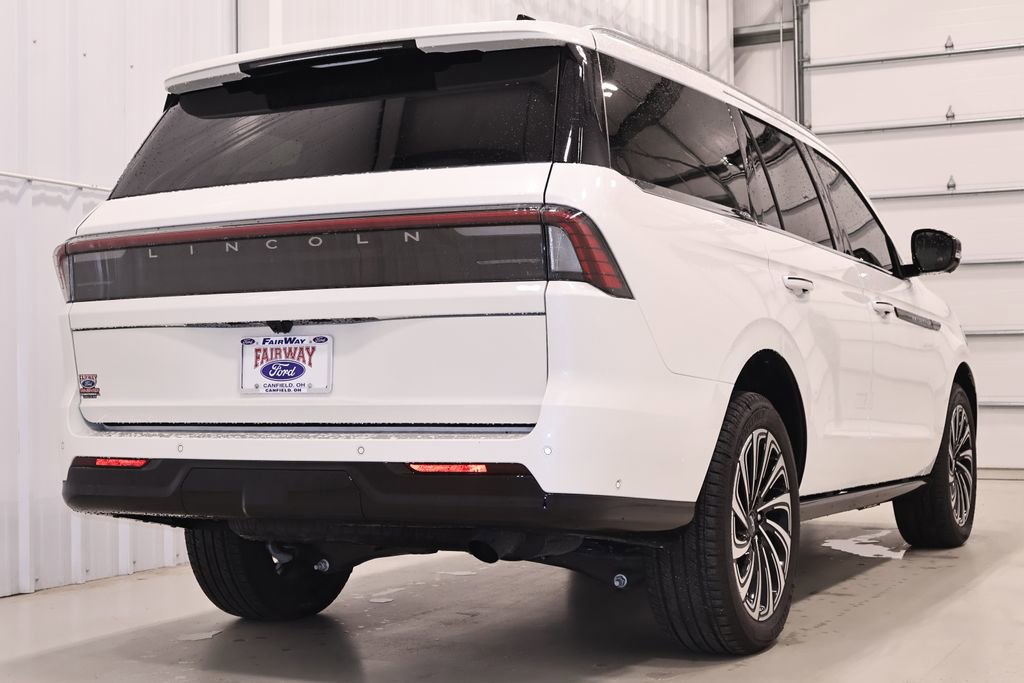 Used 2025 Lincoln Navigator Black Label image 9
