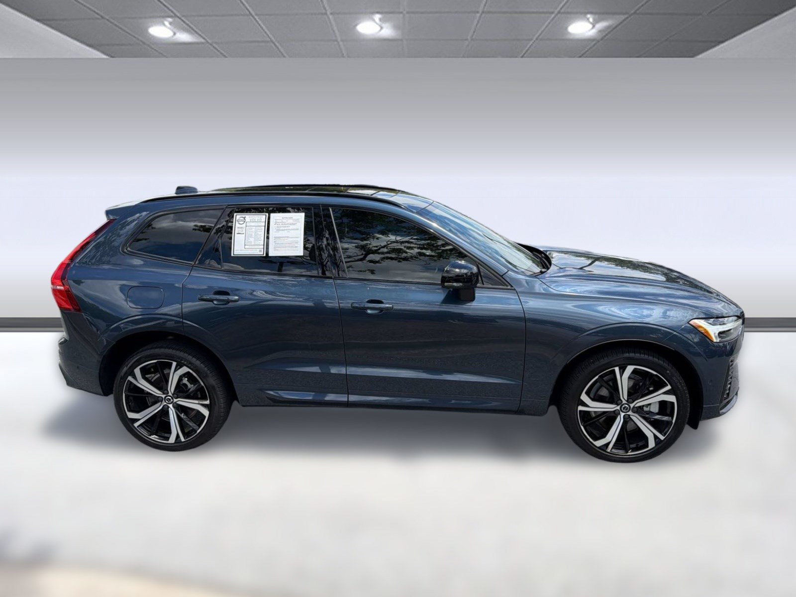 Certified 2024 Volvo XC60 B5 Ultimate w/ Protection Package Premier AWD/4WD image 8