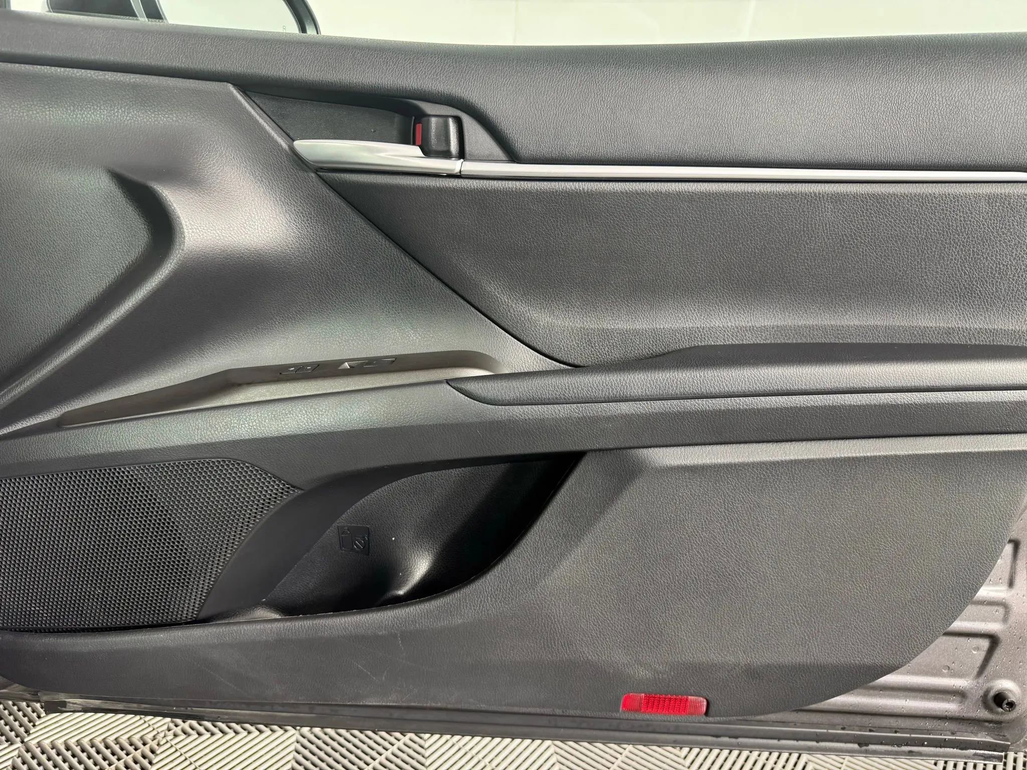 Used 2021 Toyota Camry LE image 38