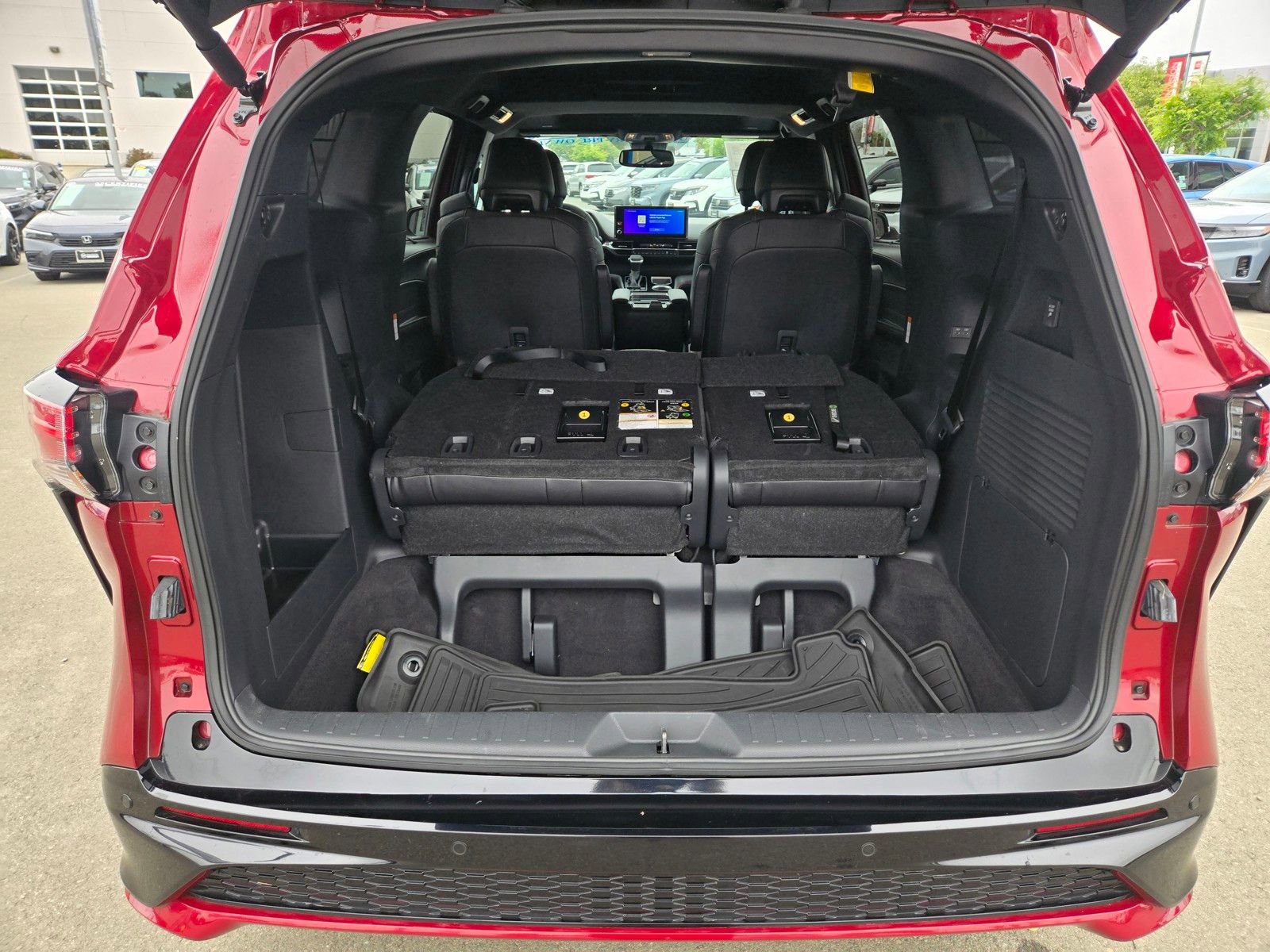 Used 2025 Toyota Sienna XSE AWD/4WD image 10