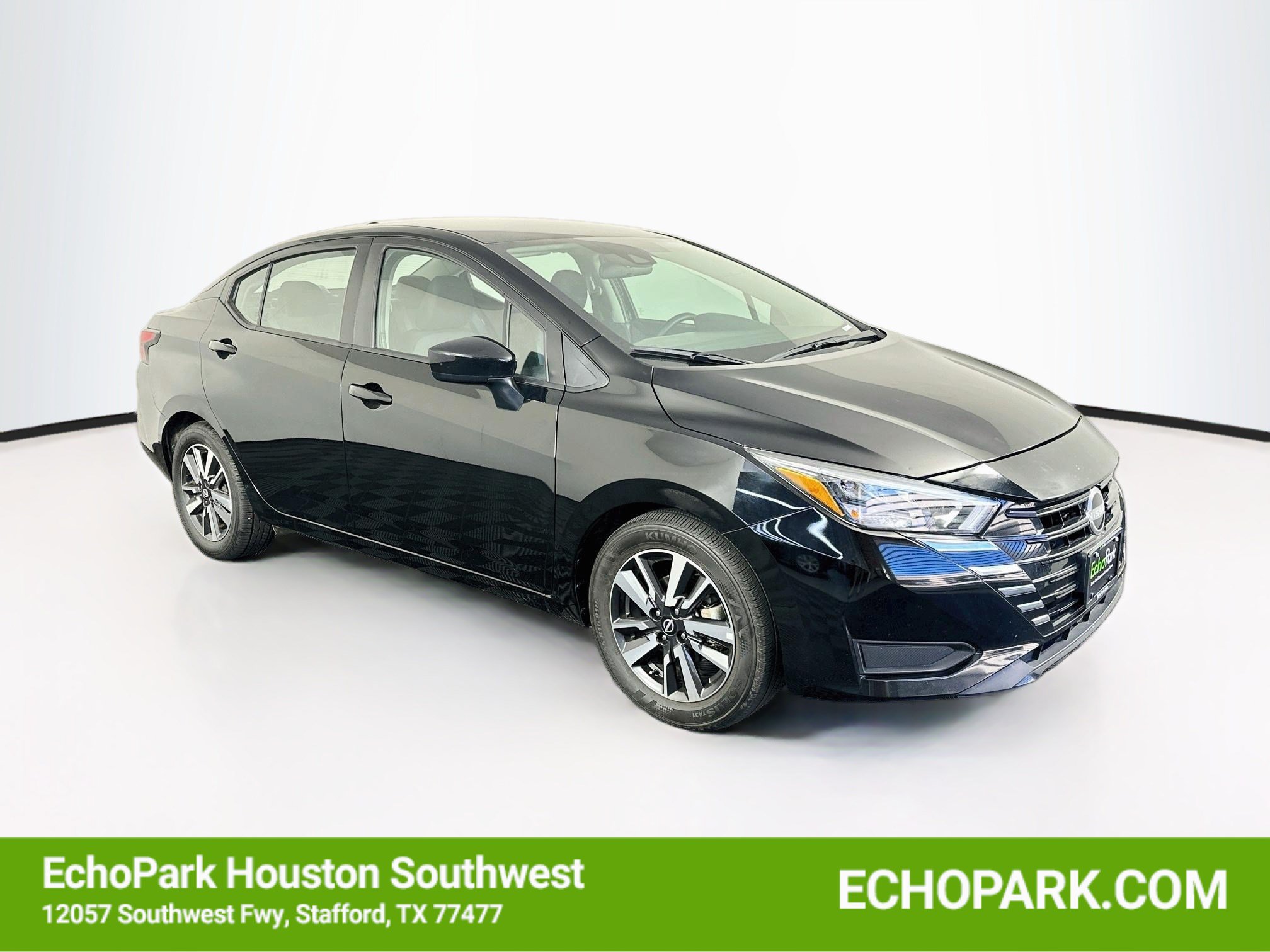 Used 2025 Nissan Versa SV FWD image 1