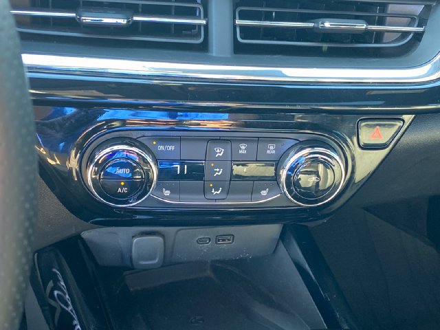 Certified 2025 Chevrolet Trax RS w/ Sunroof Package FWD image 14