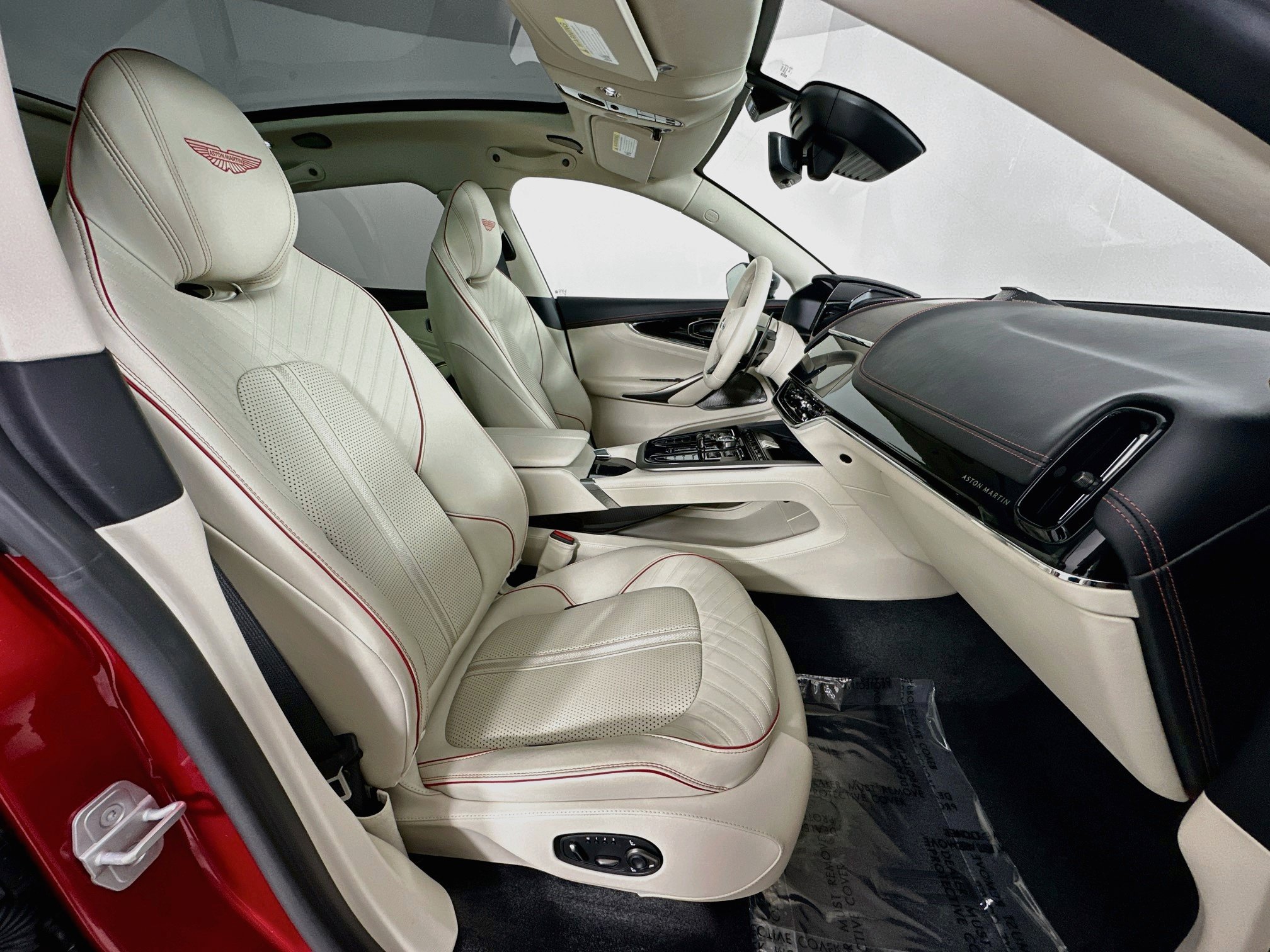 Used 2025 Aston Martin DBX 707 AWD/4WD image 30