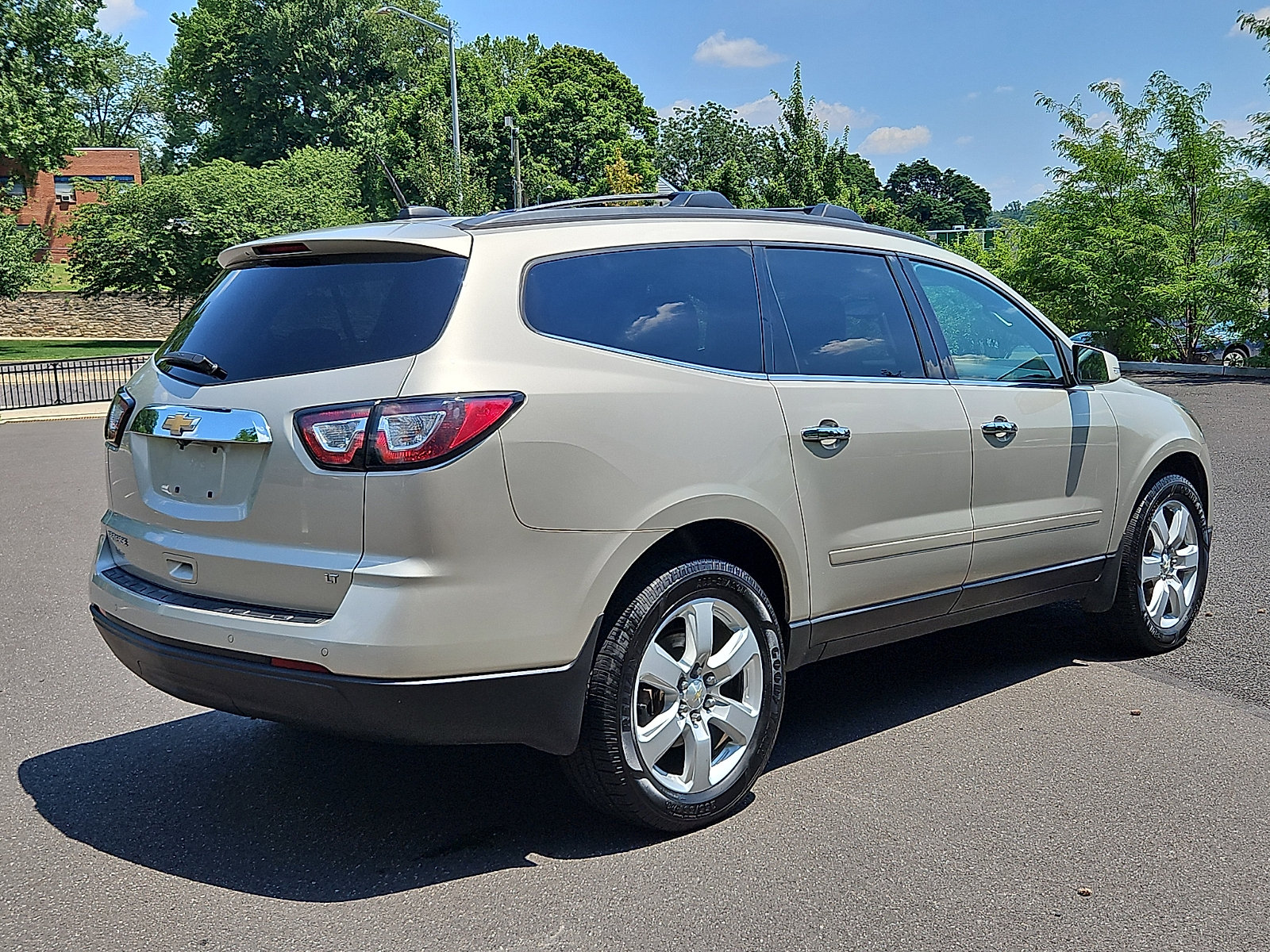 Used 2017 Chevrolet Traverse LT w/ Style and Technology Package FWD image 6