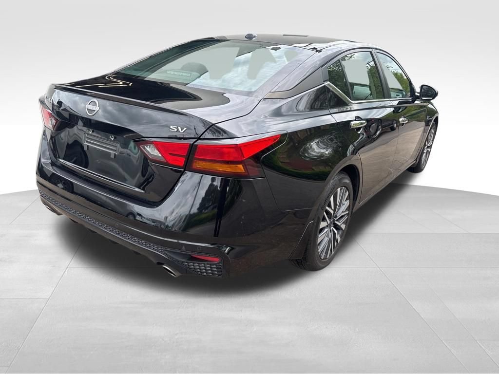 Used 2024 Nissan Altima 2.5 SV w/ SV Premium Package FWD image 7