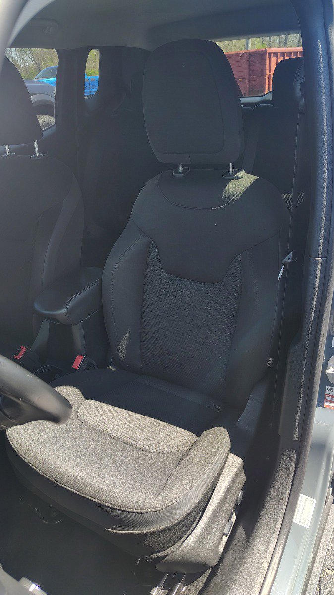 Used 2018 Jeep Renegade Altitude w/ Popular Equipment Group FWD image 15
