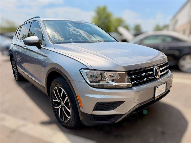 Used 2021 Volkswagen Tiguan SE w/ Panoramic Sunroof Package FWD image 2