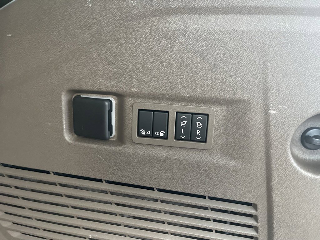 Used 2023 GMC Yukon Denali image 24