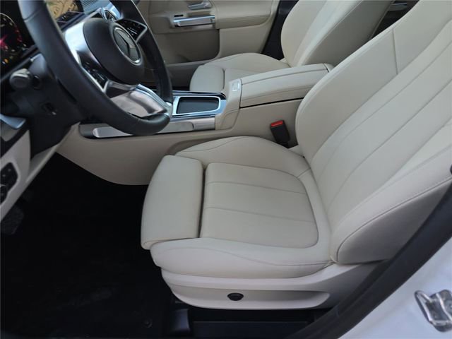 Used 2025 Mercedes-Benz GLB 250 4MATIC image 25