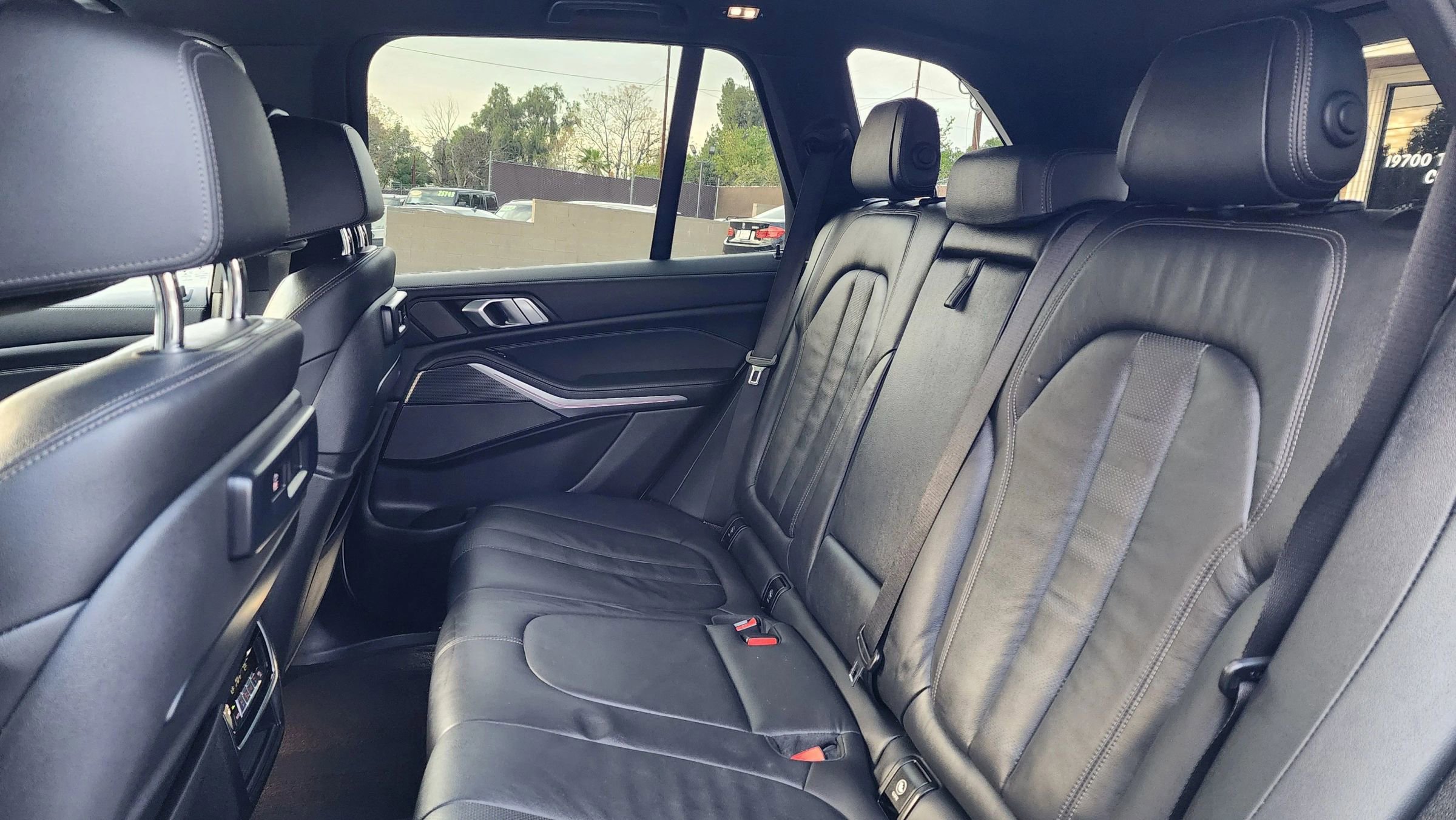 Used 2020 BMW X5 M50i w/ Premium Package image 29