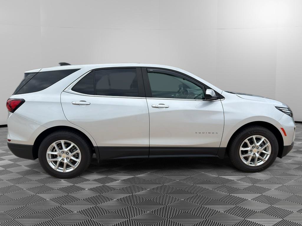 Used 2022 Chevrolet Equinox LT FWD image 2
