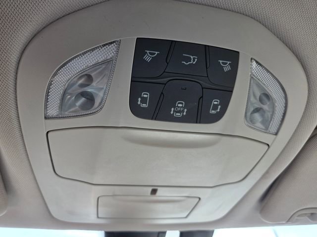 Used 2018 Chrysler Pacifica Touring-L FWD image 31