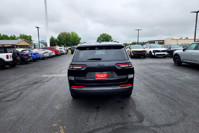Used 2025 Jeep Grand Cherokee L Altitude AWD/4WD image 35