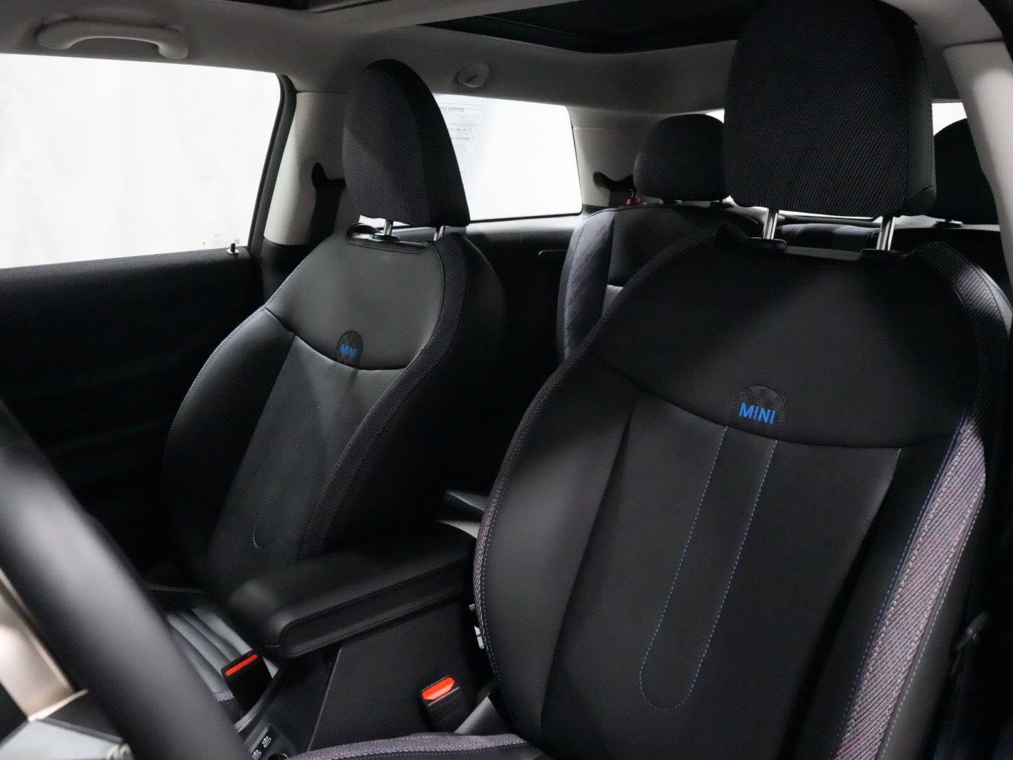 Certified 2025 MINI Cooper 2-Door Hardtop image 4