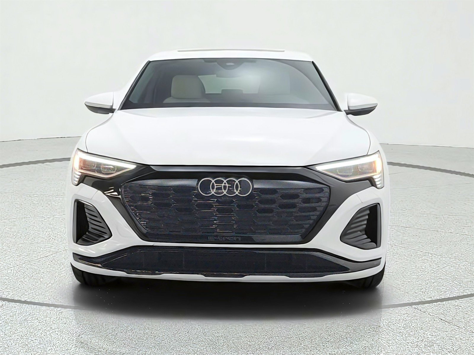 Used 2024 Audi Q8 e-tron Premium AWD/4WD image 2
