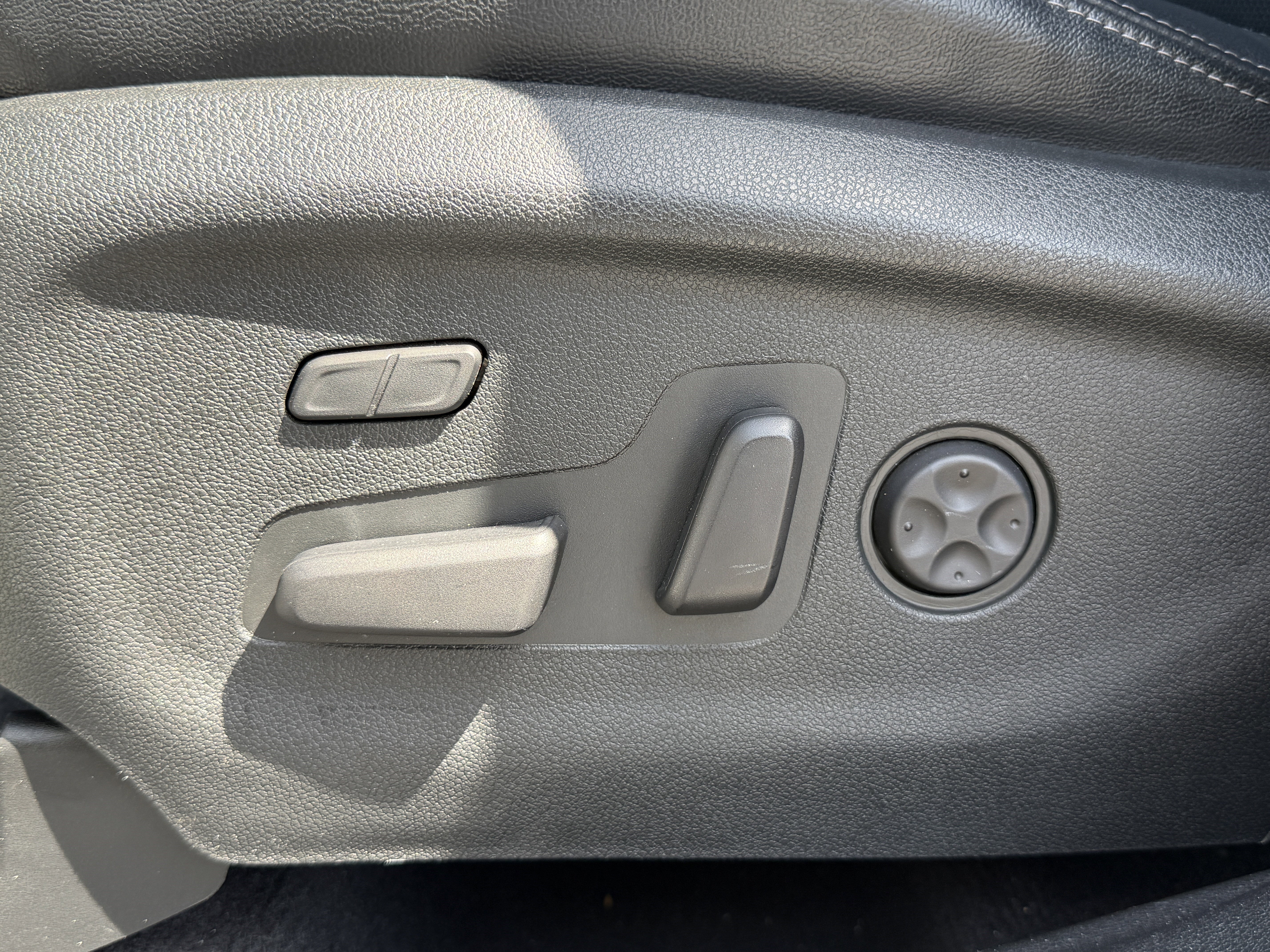 Used 2020 Kia Sorento SX image 16