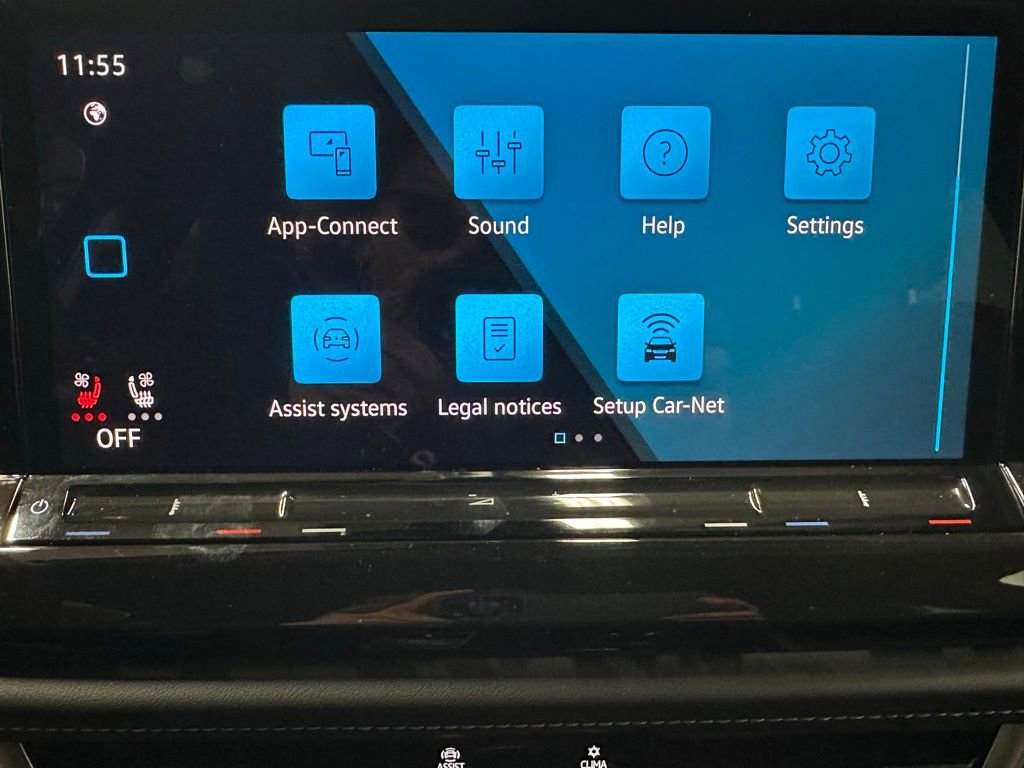 Used 2025 Volkswagen Atlas Cross Sport SE image 28