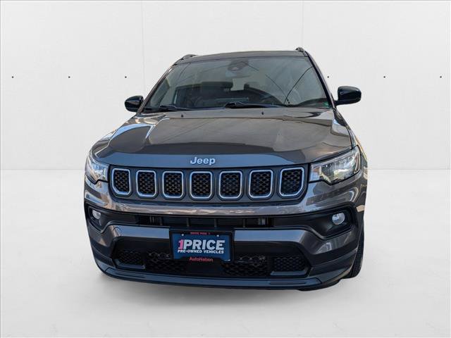 Used 2023 Jeep Compass Latitude image 2