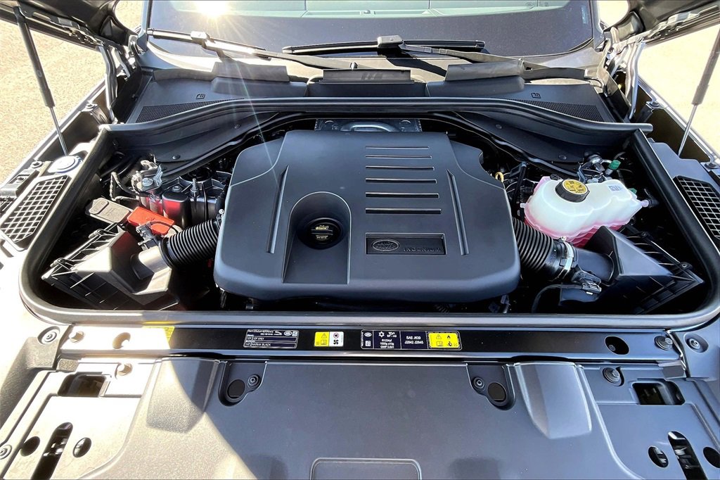 New 2025 Land Rover Range Rover Long Wheelbase SE image 11