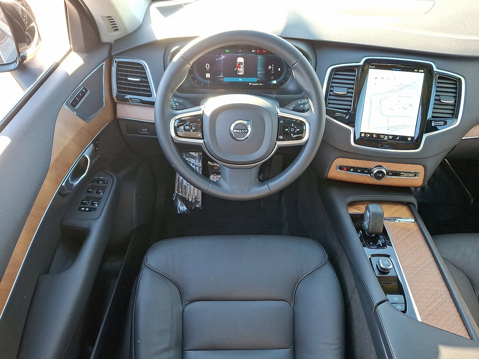 Used 2024 Volvo XC90 B6 Plus w/ Protection Package Premier image 11