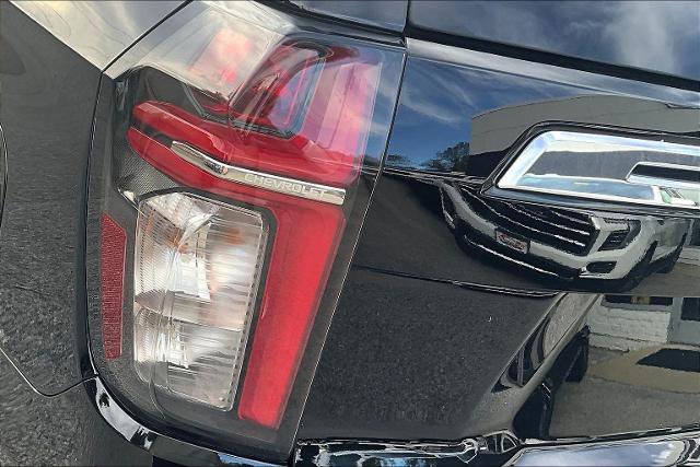 Used 2023 Chevrolet Suburban Premier image 23