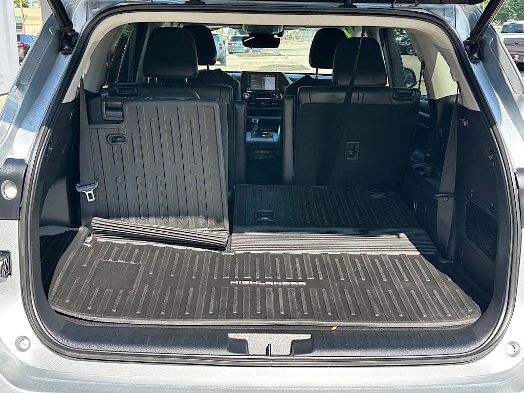 Certified 2020 Toyota Highlander XLE AWD/4WD image 10