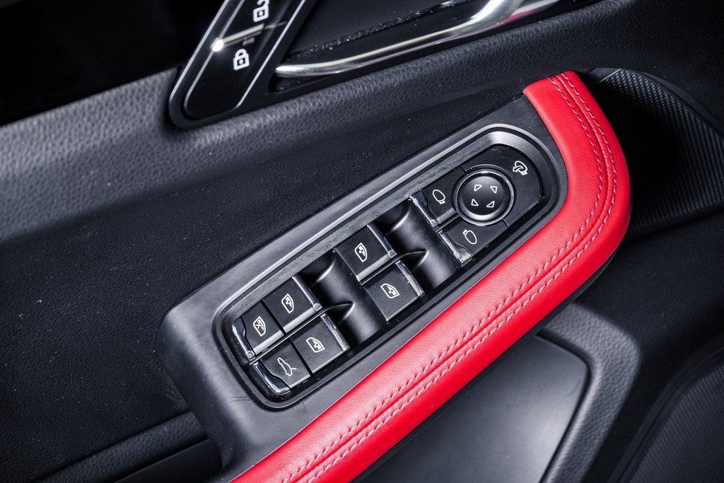 Certified 2025 Porsche Macan image 26