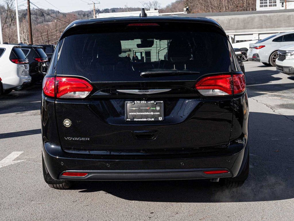 New 2026 Chrysler Voyager LX image 5