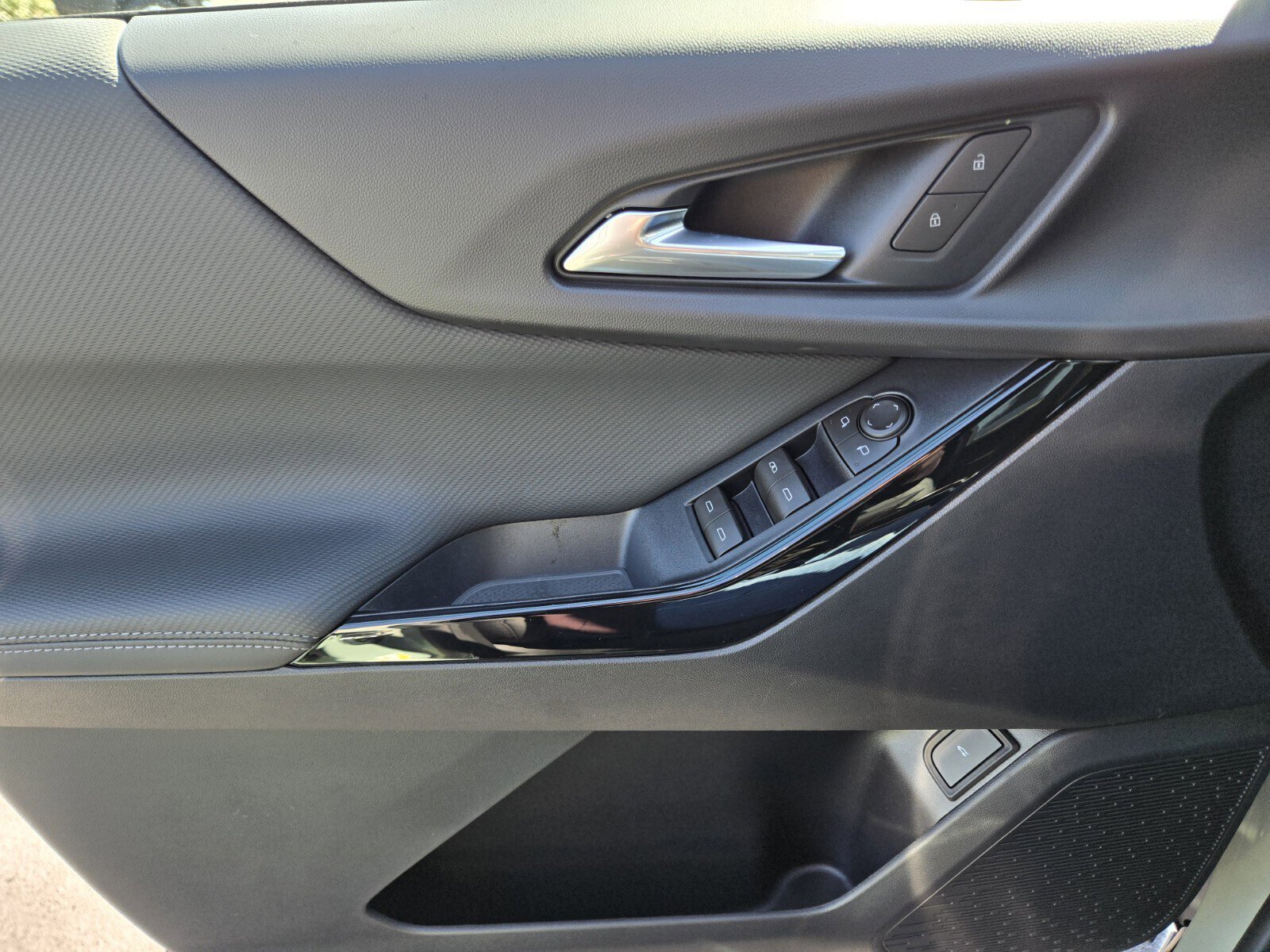 New 2026 Chevrolet Equinox LT w/ Convenience Package II image 11