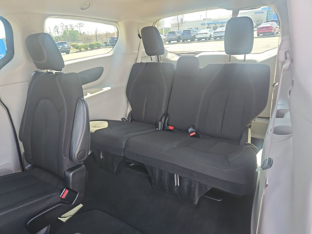 Used 2024 Chrysler Voyager LX image 34