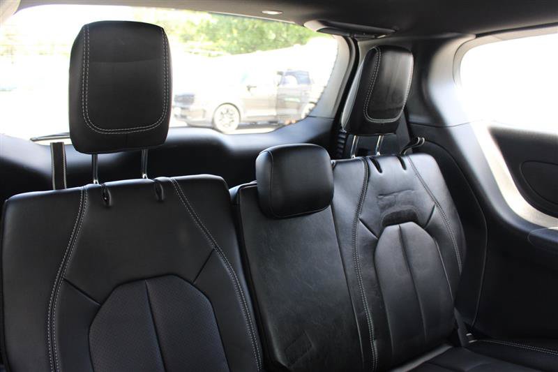 Used 2025 Chrysler Pacifica Select FWD image 15