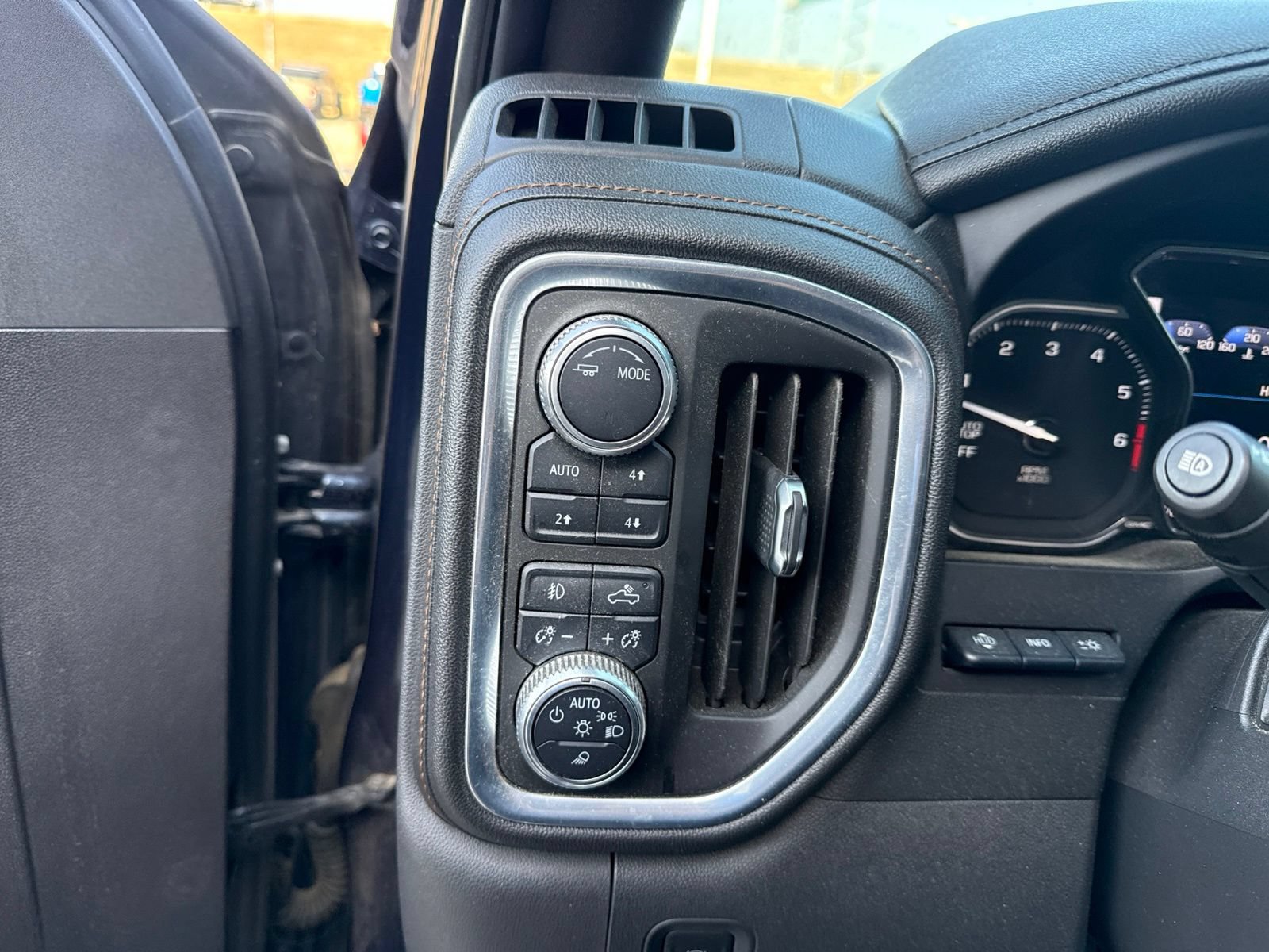 Used 2020 GMC Sierra 1500 AT4 w/ AT4 Premium Package AWD/4WD image 16