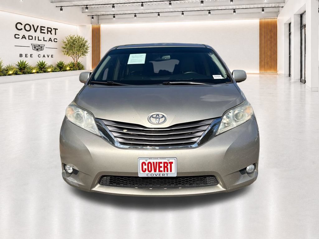 Used 2017 Toyota Sienna XLE w/ XLE Navigation Package FWD image 3