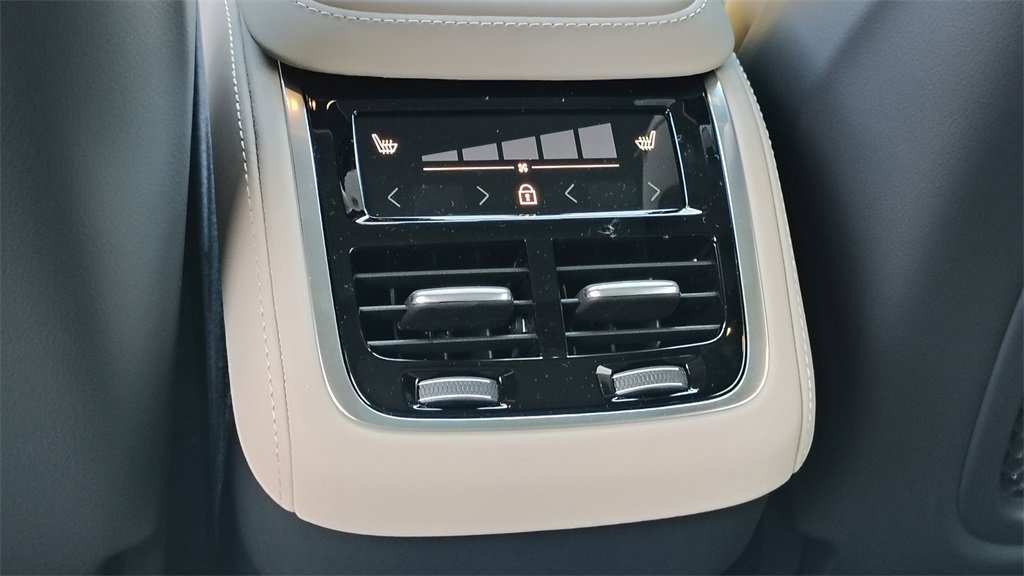 New 2026 Volvo XC90 B6 Plus image 30