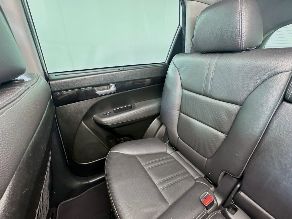 Used 2014 Kia Sorento SX w/ 3rd Row Package FWD image 12