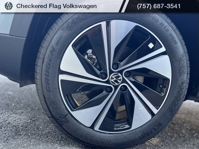 New 2025 Volkswagen Taos SE image 14