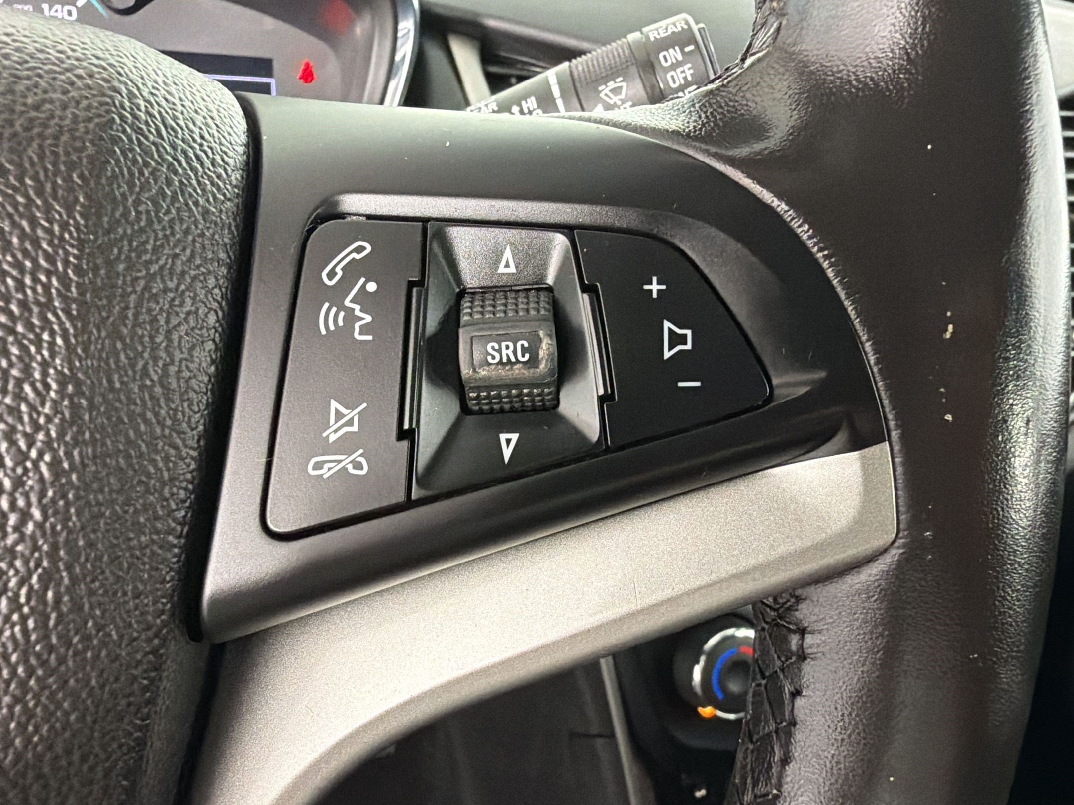 Used 2019 Chevrolet Trax LT w/ LT Convenience Package FWD image 29