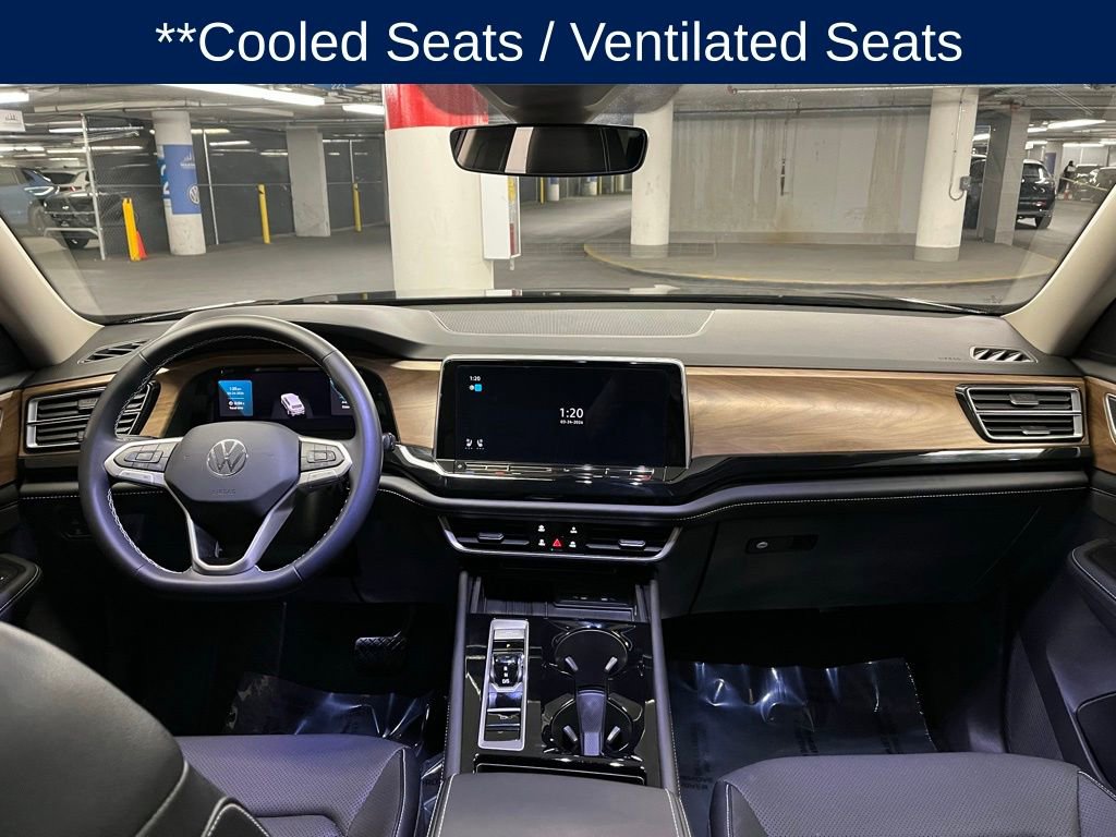 Used 2025 Volkswagen Atlas SE w/ Panoramic Sunroof Package image 7