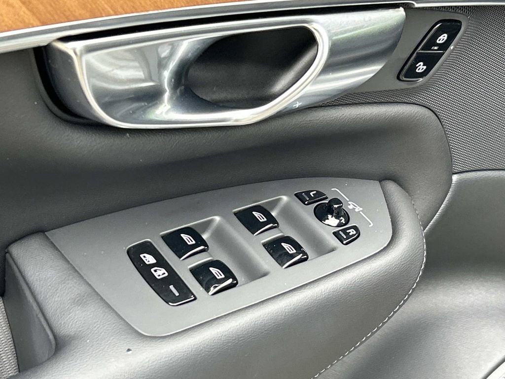 Used 2025 Volvo XC90 B6 Plus w/ Protection Package Premier image 20